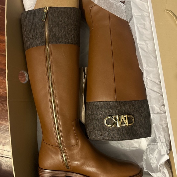 Michael Kors Parker Boot - Picture 1 of 5